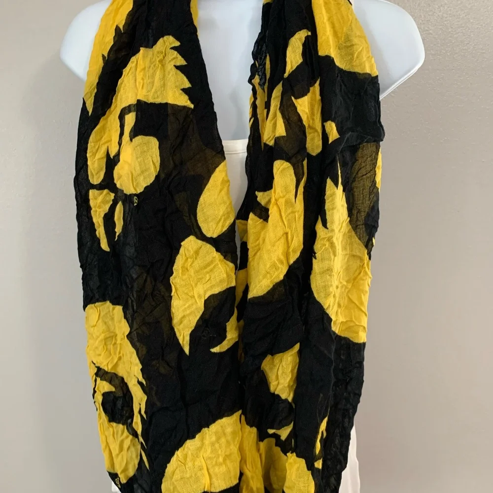ZOOZATZ Iowa Hawkeye Scarf
